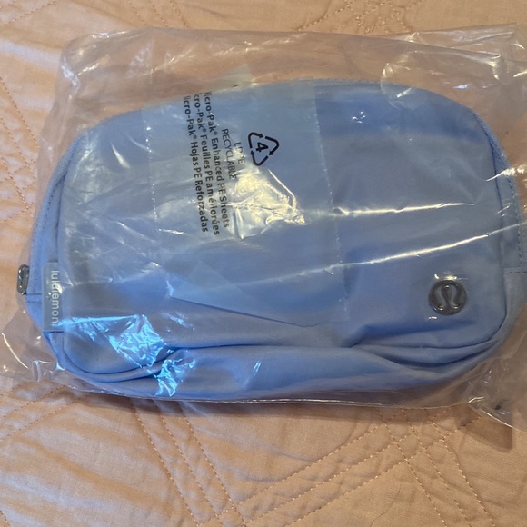 NWT Lululemon Belt Bag Pale Blue - Picture 7 of 8